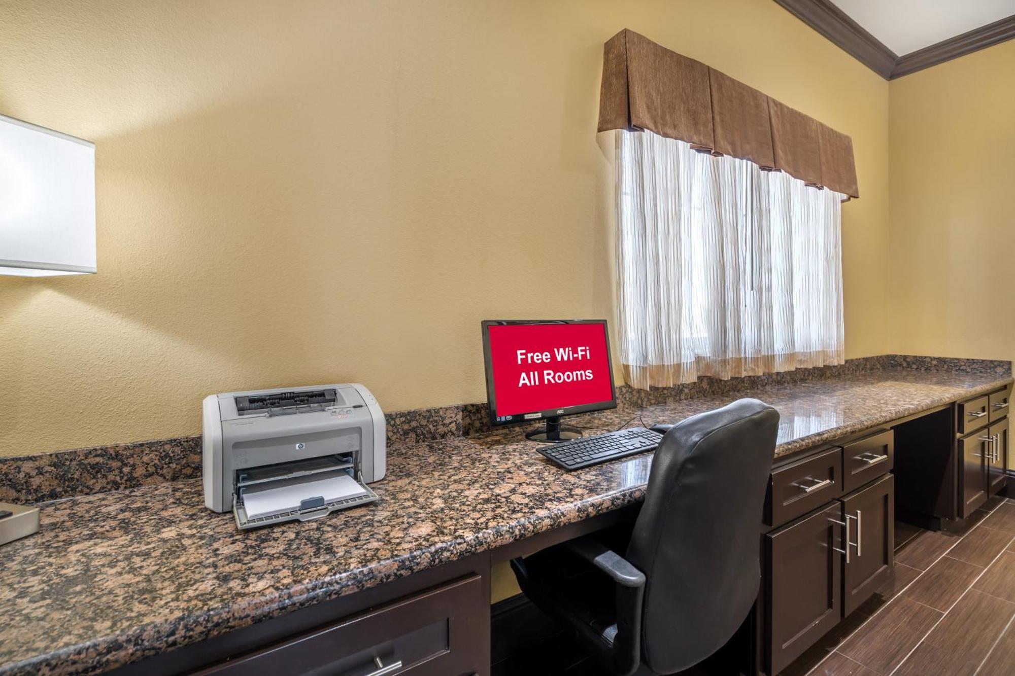 Red Roof Inn & Suites Sulphur Springs Exterior photo